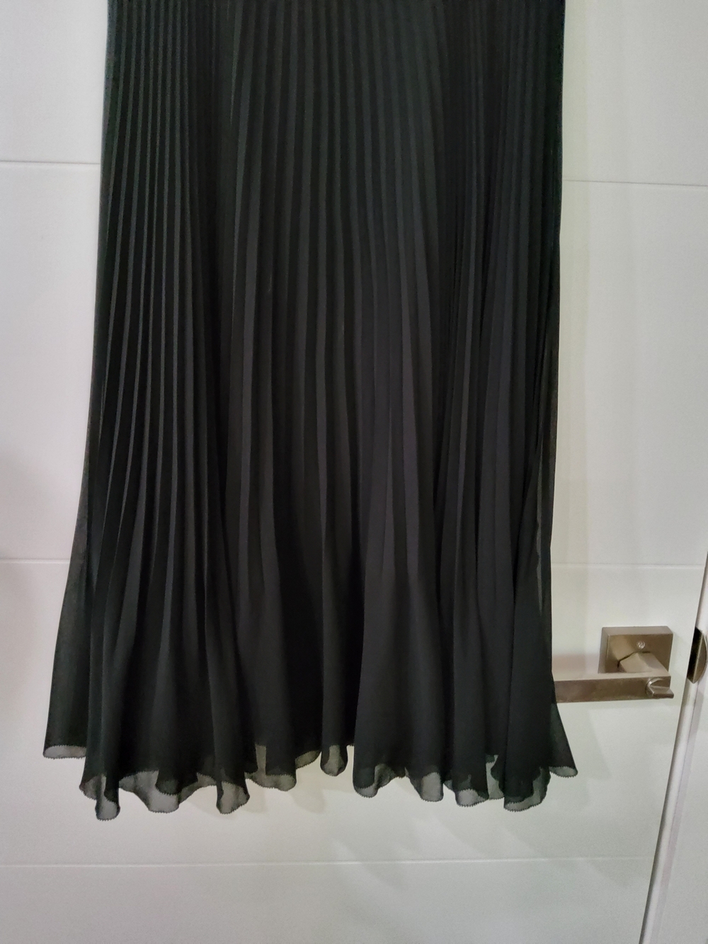 Wilfred Black Pleated Midi Skirt Size 4 - Picture 6 of 14